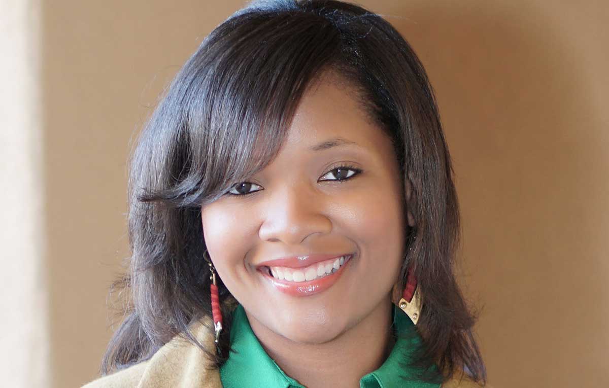 robyn-author-profile-1200×765